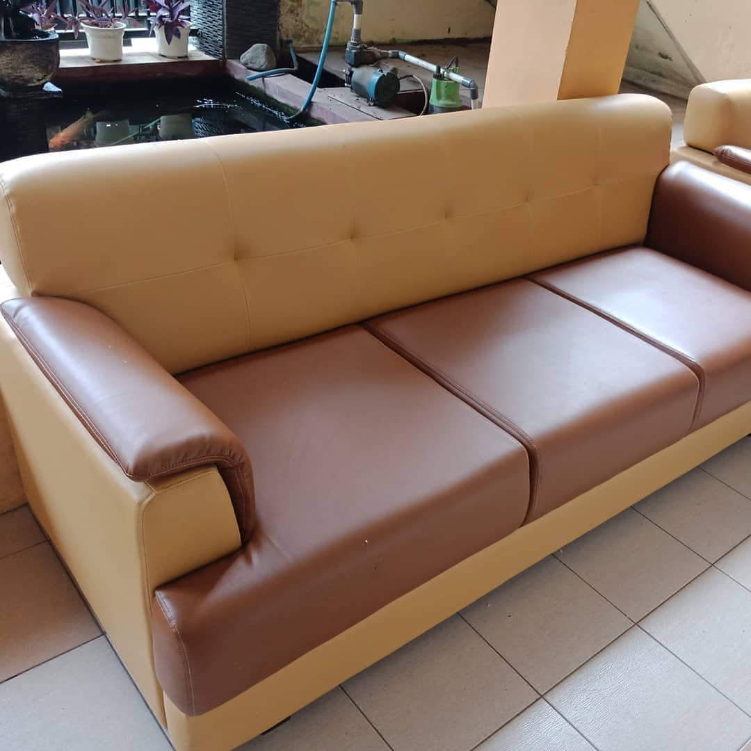 Sofa tiga dudukan